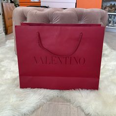 Measurements Approx 16” X 13” X 5.5”. House Party, Bago, Valentino Garavani, Gift Wrap, Gift Wrapping, Party Supplies, Red, Gifts, Color