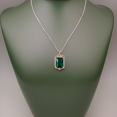 **All orders come with tracked shipping** PLUS **Free shipping on orders over $35 USD for US customers** Beautiful vintage style rose gold necklace with large dark emerald pendant. There are 2 jewelry box options: Box A: regular jewelry cardboard box with a textured diamond pattern on the outside (comes in white, black or red) Box B: Velvet earring and necklace box (comes in green, red and grey) You can also add a mini gift bag as shown in the pics: comes with either green, red or grey satin rib Elegant Emerald Necklace With Large Pendant, Vintage Green Rectangular Necklace, Vintage Emerald Pendant Necklace Gift, Vintage Emerald Pendant Necklace As Gift, Vintage Emerald Necklace As A Gift, Vintage Emerald Necklace Gift, Vintage Emerald Necklace For Gift, Elegant Green Necklace With Rectangular Pendant, Elegant Green Rectangular Pendant Necklace