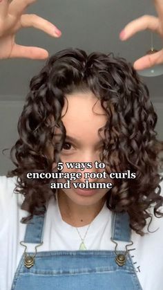 ⭐️Check out my highlights for more tips! Okay, maybe this is a bit dramatic 😂 but sometimes even some subtle changes to your routine can … | Instagram Curl Hair Routine Naturally Curly, How To Refresh Wavy Hair, Short Curly Hair Oval Face, Curly Hairstyles 3b Curls, Day 2 Curly Hair Refresh, How To Style Natural Curly Hair, How To Make Hair Curly Naturally, How To Sleep With Wet Curly Hair, How To Naturally Curl Your Hair