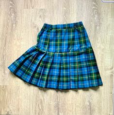 Vintage 1980s Plaid Pleated Mini Skirt Blue Green plaid drop waist pleated short above the knee skirt High waistband with elastic on sides Polyester or Polyester blend 1980s era In fabulous vintage condition I realize now that the zipper should be probably in back not in front as photos show Tag: AH CHI FASHION Size: Measures Size 4 Woman's USA--check measurements: Will fit: Waist: 25 inches and stretches to 26 inches Hip: 36 inches to 37 inches--measured 8 inches below the waist Length: 19 1/2 inches--short above the knee Above The Knee Skirt, Mini Skirt Vintage, Mini Skirt Blue, Preppy Skirt, Plaid Pleated Mini Skirt, Knee Skirt, Knee Skirts, Pleated Shorts, Pleated Mini Skirt