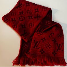 Worn Only A Few Times! I Ended Up With A Different Scarf That Is Similar To This So I Am Letting This One Go. Louis Vuitton Bandana, Red Wool Scarf, Louis Vuitton Bandeau, Lv Scarf, Louis Vuitton Scarf, Fasion Outfits, Red Scarf, Louis Vuitton Accessories, Fur Scarf