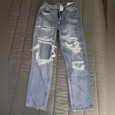 Highest Rise Mom Jean Comfort Stretch Waistband American Eagle Jeans Outfit, Mom Jeans American Eagle, Cute Mom Jeans, American Eagle Boyfriend Jeans, American Eagle Mom Jeans, Womens Cropped Jeans, Cute Lazy Day Outfits, American Eagle Jeggings, Fits Clothes