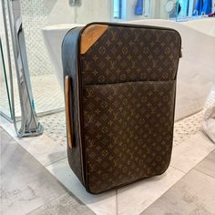 Carry-On Louis Vuitton Suitcase. It Does Have The Larger Suitcase That Goes With The Set Available For An Additional Purchase. Louis Vuitton Luggage Set, Louis Vuitton Suitcase, Louis Vuitton Luggage, Large Suitcase, Louis Vuitton Bags, Louis Vuitton Bag, Carry On, Louis Vuitton, Color