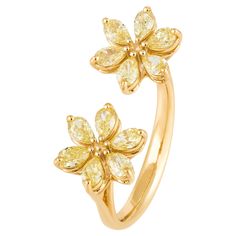 Luxury Yellow Gold Diamond Flower Ring, Luxury Yellow Gold Flower Ring With Diamond Accents, Diamond Flower Ring, Gold Flower Ring, Flower Yellow, Yellow Rings, White Diamond Ring, Diamond Flower, Gold Flower