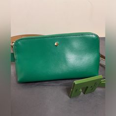 New With Tag Kate Spade Belt Bag, Fanny Pack, Gold Embellishments, Black Interior With Small Pocket. Green Rectangular Belt Bag With Zipper, Removable Pouch Belt Bag For Errands, Pouch Belt Bag With Removable Pouch For Errands, Green Belt Bag With Zipper Closure, Chic Pouch Belt Bag For Errands, Green Crossbody Belt Bag With Removable Pouch, Green Belt Bag For Travel, Green Crossbody Belt Bag With Cell Phone Pocket, Green Belt Bag With Removable Pouch