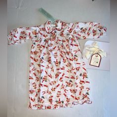 This Nightgown Is Perfect For The Christmas Season As Pajamas Or Playtime!!! With The 3 Buttons Down The Chest, Ruffled Bottoms, And Fitted Sleeves It’s Adorable!!! Size 2t Armpit To Armpit Is 14” Shoulder To Bottom Of Dress Is 24” Perfect For Play Or Pjs Old School Style Is Adorable 100% Polyester Kids Nightgowns, Grinch Pajamas, Winter Gowns, Kids Flannel, Flannel Nightgown, Girls Nightgown, Old School Style, Kids Pottery, Pajama Dress