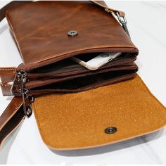 Bolsa Masculina Pequena. Ideal para carregar o essencial. PU. Frete Grátis.