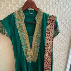 Beautiful Emerald Green Anarkali Suit With Matching Churidaar And Dupatta. Never Worn. Size 34. Perfect For Weddings And Parties. Semi-stitched Floor-length Salwar Kameez For Transitional Seasons, Traditional Maxi Length Salwar Kameez For Transitional Season, Bollywood Style Floor-length Salwar Kameez With Zari Work, Traditional Long Anarkali Set With Resham Embroidery, Bollywood Style Floor-length Traditional Wear With Resham Embroidery, Semi-stitched Long Choli With Zari Work, Festive Designer Traditional Wear, Floor-length, Designer Festive Traditional Wear, Floor-length, Traditional Semi-stitched Floor-length Salwar Kameez