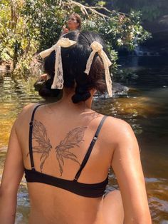 Bat Wings Back Tattoo, Moth Wings Back Tattoo, Hippie Back Tattoo, Butterfly Tattoo Between Breast, Butterfly Tattoo On Ribs, Fairy Wing Tattoos On Back, Fairy Wings Back Tattoo, Wings Back Tattoo, Fairy Wing Tattoos