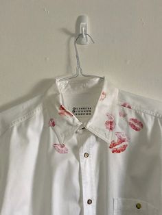 Kiss Shirt Outfit, Margiela Kiss Shirt, Lipstick Stain, Men's Tops, Outfit Look, Raf Simons, Aesthetic Outfits, Shirt Outfit