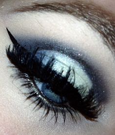 Black Blue Makeup, Black And Blue Goth Outfit, Gothic Blue Makeup, Black And Blue Goth Makeup, Black And Blue Eyeshadow, Black And Blue Makeup, Blue Goth Aesthetic, Blue Goth Makeup, Blue Smoky Eyes