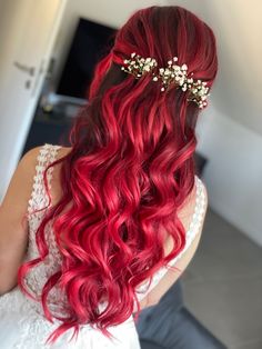 Waves for bride hairstyle Wedding Hairstyles Red Hair, Red Hair Wedding Hairstyles, Red Hair Bride, Bright Red Hair Dye, Red Hair Brides, Red Wedding Hair, Striking Hair, Red Bridal Hair, Bridal Hair Half Up