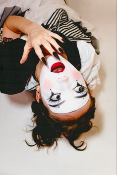 Halloween clown photoshoot spooky clown makeup creative portraits posing poses Clown Makeup Pierrot, Female Clown Aesthetic, Sweet Clown Makeup, Peroit Clown, Pierrot And Harlequin, Harlequin Clown Makeup, Mime Makeup Aesthetic, French Clown Makeup, Clown Makeup Photoshoot