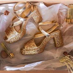 Latest Bridal Sandals Spotted On Real Brides 2019! #shaadiwish #weddingshoes #bridalshoes #bridalheels #heels #bridaltrends #weddingtrends Indian Sandals, Bride Sandals, Bride Heels, Trendy High Heels, Heels Aesthetic, Embroidery Shoes