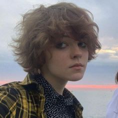 Non Binary Haircuts, Androgynous Hair, Short Grunge Hair, Look Grunge, Hair Inspiration Short, Shot Hair Styles, Fluffy Hair, Hair Reference, Short Hair Haircuts