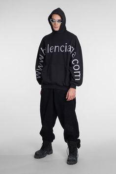 Hoodies Men Outfit, Simple Leg Tattoos, Balenciaga Sweatshirt, Cristóbal Balenciaga, Balenciaga Mens, Luxury Accessories, Leg Tattoos, Bold Fashion, Luxury Retail