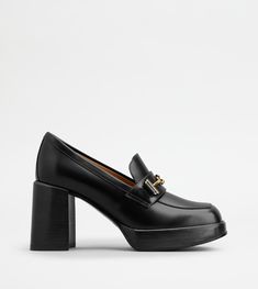 Characterized by a leather platform outsole, these loafers with block heel come with the metal double T accessory. Crafted in semi-shiny leather, they interpret a timeless informal elegance. East Hampton, Italian Luxury, Heeled Loafers, Trainers Women, Luxury Shoes, Black Heels, Leather Heels, Block Heels, Timeless Elegance