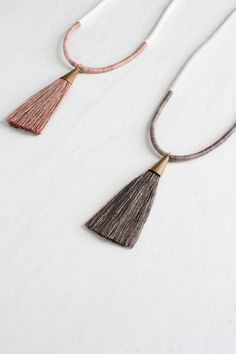 10 Eye-Catching Jewelry Finds From Etsy | Intimate Weddings - Small Wedding Blog - DIY Wedding Ideas for Small and Intimate Weddings - Real Small Weddings Diy Collier, Fiber Jewelry, Photographer Photoshoot, Tassel Jewelry, Bijoux Diy, Hippie Style, Diy Necklace, Tassel Necklace