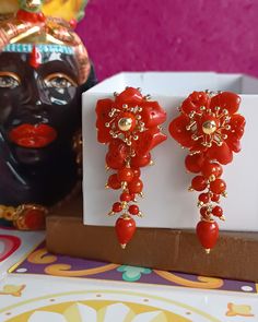 Statement earrings made of: - Smooth Coral Paste (8 mm - 6 mm - 3 mm) mounted as cluster, red color; - Coral paste drops (12 mm x 10 mm), red color; - Brass pins with natural Coral chips glued and open hooks. Lenght : 6,5 cm / 2,36  inches * SHIPPING * Your order will be shipped within 1-3 business days from your purchase. You can choose between 2 shipping methods: STANDARD SHIPPING (without tracking) or REGISTERED MAIL (with tracking). Each chapeau atelier jewel is shipped in a gift box. Thank Red Clip-on Earrings For Anniversary, Elegant Orange Flower Earrings For Gift, Red Clip-on Dangle Jewelry, Red Elegant Flower Earrings For Valentine's Day, Red Round Clip-on Earrings For Anniversary, Red Elegant Drop Flower Earrings, Elegant Red Drop Flower Earrings, Elegant Red Flower Earrings For Valentine's Day, Clip-on Earrings For Valentine's Day Gift