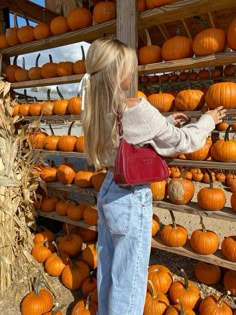 fall, fall aesthetic, fall picspo aesthetic, fall outfits, back to school outfit, fall instagram pictures inspo, pumpkin patch photo inspo, first day of school outfit, outfit inspo Autumn Fits, Fall Fit, Fall Feels, Fall Pictures