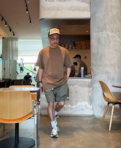 Mens Patagonia Shorts Outfit, Asian Men Fashion Casual Summer, Japanese Street Fashion Men Summer, Japanese Summer Outfits Men, Short Pants Outfit Men, Shorts Outfits Men, Japan Summer Outfit, Japanese Street Fashion Men, Mens Fashion Week Street Style