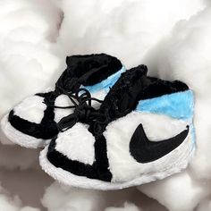 New 2025 Womens Slippers Big Fluffy New Light Blue Black. New Without Box. Nike Jordan Slippers, Jordan Plush Slippers, Nike House Slippers, Nike Fluffy Slippers, Big Fluffy Slippers, Fluffy Nike Slippers, Jordan Fluffy Slippers, Jordans Slippers, Air Jordan Slippers