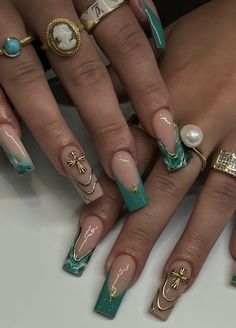 Aqua French Tip Nails, Simple Nails Green, Short Green Nails Ideas, Mexico Nails Vacations, Emerald Green Nail Designs, Quince Nails, Emerald Nails, Gold Acrylic Nails, Teal Nails