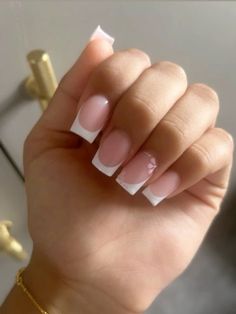 Short Floral French Tip Nails, French Tips Styles, French Nails Ideas White, Nails Inspiration School, Small Square French Tip Nails, French Tips With Pink Flowers, Plain French Tips, Pretty French Tips, Summer Acrylic Nails French Tips