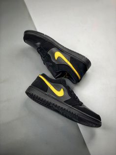 Air Jordan 1 Low Black Yellow 553558-071 Walk the talk and make a statement with our top-quality Sneakers. Shop now and step up your shoe game! Please carefully choosing the size number according the size chart as we CAN NOT offer return or refund if you choose a wrong size.The product need 3-5 business days to check the quality before shipping.Our High Quality Shoes models are various, please contact to our support to ask for the model you need.Because each device displays a different color. Therefore, the actual color of the item may not be 100% the same as the [...] Air Jordans Outfit, Air Jordan 1 Low Black, Outfits Jordans, Walk The Talk, Jordan 1 Blue, Jordans Outfit, Sneaker Nike, Sneakers Street, Sneakers Jordans