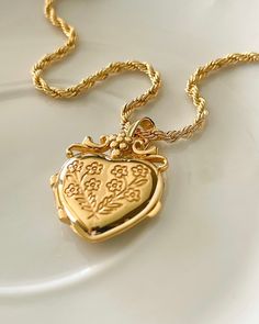 The Mon Amour Locket, my love locket is a beautiful locket you can keep your treasures close to the heart. Gold plated silver functioning heart locket and possible to adhere photos. Gold plated brass rope chain 2.5mm thick and 16-18 inches in length . 22nd Bday, Locket Jewelry, Soft Dramatic, Jewelry Lockets, Heart Locket Necklace, Gold Locket, Dope Jewelry, List Ideas, Charm Necklaces