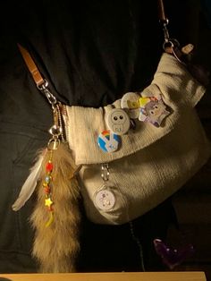 im not a therian but i think the little tail keychains are adorable #bagdecor #pins #keychain Raccoon Tail Keychain, Tail Keychain, Teen's Backpack, Alt Outfits, Backpack Decoration, Diy Keychain, Custom Bags, Cute Bag, Small Bag