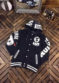 Outfits For Teenage Guys, Men Swag, Gamer Fashion, Urban Male, Lv Sneakers, Hypebeast Fashion, Black White Logo, Logo Retro, Teenage Guys