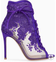 Purple High Heels, Magic Shoes, Black And White Fashion, Purple Shoes, Shoes And Boots, Purple Suede