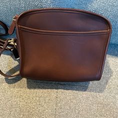 Bag Width: 9.5 In, Pattern: Solid, Character: No, Bag Height: 8 In, Closure: Zip, Occasion: Casual, Size: Medium, Handle Style: Crossbody Strap, Color: Brown, Lining Material: No, Material: Leather, Bag Depth: 3 In, Vintage: Yes, Brand: Coach, Department: Women, Hardware Material: Brass, Model: Metropolis, Style: Shoulder Bag, Theme: Classic, Features: Adjustable Strap, Detachable Key Ring, Inner Pocket, Outer Pocket, Country/Region Of Manufacture: United States, Product Line: Coach Metropolis Classic Coach Saddle Bag With Removable Pouch, Classic Pouch-shaped Saddle Bag, Classic Saddle Bag In Pouch Shape, Classic Saddle Bag Pouch Style, Coach Rectangular Saddle Bag For Daily Use, Rectangular Coach Saddle Bag For Daily Use, Elegant Brown Bag With Coin Pocket, Formal Bags With Coin Pocket, Coach Rectangular Saddle Bag With Removable Pouch