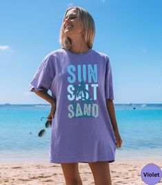 🏝️Retro Sun Salt Sand summer beach vacation Comfort Colors shirt!🏝️ This trendy t-shirt is super soft and comfortable made of 100% ring-spun ethically grown cotton. It has a relaxed fit that is made of a medium fabric that is preshrunk. Looks super cute with shirts, jeans or as an oversized beach cover up. Great gift idea for a Birthday or Beach lover! Comes in 14 pretty colors!  💠💠Pepper, Topaz Blue and Royal Caribbean will have the Kelly Green Palm tree and Turquoise and Green letter graph Beach Vacation Shirts, Plus Size Cover Up, Beach Crewneck, Oversized Plus Size, Retro Sun, Tshirt Oversized, Summer Beach Vacation, Beach Christmas, Crew Neck Tshirt