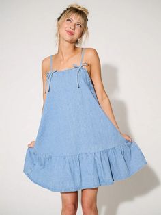 Chic Bow Denim Mini Dress: Your Summer Style Essential Cami Pattern, Backless Dress Summer, Evening Gowns Elegant, Sophisticated Dress, Denim Mini Dress, Denim Details, Slim Dresses, Mini Dresses Summer, Denim Mini