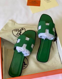 Ladies Flip Flop Sandals, Jewelry Logo Ideas, Tennis Shoe Heels, Green Slippers, Nigerian Men Fashion, Beautiful Sandals, Kelly Bag