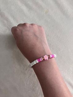 Preppy Pink flower clay bead bracelet Flower Clay, Clay Bead Bracelet, Preppy Pink, Clay Bead, Flower Bracelet, Bijoux Diy, Clay Beads, Pink Flower, Bead Bracelet