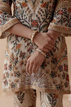 Floral Thread Embroidery, Kurta And Pants, Embroidery Kurta, Embroidered Pants, Delicate Embroidery, Pant Set For Women, Charm Making, Cultural Events, Thread Embroidery