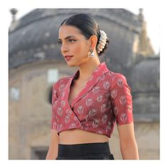 T R I Y A H | Introducing our exquisite Wrap & Clap blouse, a V-neck off-white-on-maroon printed cotton blouse with a Shawl Collared neck in the front… | Instagram Back Neck V Shape Blouse, V Shape Blouse Designs, Collar Blouse Designs, Collar Neck Blouse Designs, V Neck Blouse Designs, Indian Vest, Collar Neck Design, Marriage Outfit, Onam Dress