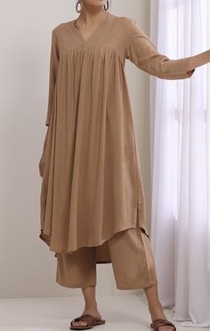 Hakoba Kurta Designs, Kameez Designs, Simple Kurta Designs, Designer Kurti Patterns, Simple Kurti Designs, Womens Trendy Dresses, Modest Dresses Casual