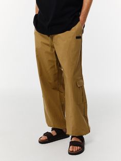 Editor's NotesThese pants from V2 have various styling with drawstrings at the waist and hem.- Banding closure- String at the waist- String at the hem- Wide fit silhouette- Basic and versatile itemMeasurements(in.)M/L- Waist: 12.59 / 13.38 in.- Thigh: 14.96 / 15.55 in.- Hip: 22.83 / 23.62 in.- Front rise: 14.56 / 14.96 in.- Hem: 11.41 / 12.20 in.- Total length: 41.14 / 41.73 in.Model infoMan - Height: 6'06 Fitting size LComposition & Care- 100% Cotton- Please check the care labelDesigner- b Utility Style Relaxed Fit Sweatpants With Drawstring, Utility Style Sweatpants With Drawstring, Utility Style Sweatpants With Drawstring And Relaxed Fit, Utility Sweatpants With Drawstring And Relaxed Fit, Utility Style Relaxed Fit Pants With Functional Drawstring, Relaxed Fit Utility Pants With Functional Drawstring, Relaxed Fit Utility Pants With Drawstring, Utility Tapered Leg Pants With Drawstring, Utility Pants With Drawstring And Tapered Leg