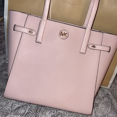 Brand New Michael Kors Powder Blush Carmen Tote.. * Can Bundle W/ Matching Wallet * ** Non-Leather Vegan Material ** (The Bag Only) Pink Michael Kors Shoulder Bag For Errands, Feminine Pink Michael Kors Bag, Michael Kors Luxury Shoulder Bag In Blush, Michael Kors Luxury Blush Shoulder Bag, Classic Pink Michael Kors Shoulder Bag, Michael Kors Feminine Blush Bag, Luxury Michael Kors Blush Shoulder Bag, Feminine Michael Kors Bag In Blush Color, Luxury Blush Michael Kors Shoulder Bag