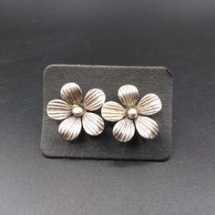 🌸 Elevate Your Elegance with Artisan Craftsmanship! 🌸 Discover the beauty of tradition with our Sterling Silver 950 Flower Earrings, perfect for casual and special occasions. Handcrafted by the skilled Pa Ka Jer Yor hill tribe artisans from Northern Thailand, these earrings are made from 95% pure silver. Their unique oxidized finish adds a touch of rustic charm, making each piece truly one-of-a-kind. Care Tips: Clean with tamarind juice, lemon juice, or toothpaste. Dry and store in a zip-lock Flower-shaped Clip-on Jewelry Gift, Pierced Flower-shaped Earrings For Formal Occasions, Pierced Flower Shaped Earrings For Formal Occasions, Gift Flower Shaped Clip-on Earrings, Formal Flower Shaped Clip-on Jewelry, Nickel-free Flower Earrings For Anniversary, Nickel Free Flower Earrings For Anniversary, Flower-shaped Clip-on Jewelry For Anniversary, Handmade Flower Earrings For Formal Occasions