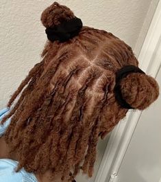 #locstyles Chestnut Brown Locs, Dark Brown Locs, Peekaboo Locs, Dreadlocks Hair Care, Brown Dreads, Dreadlock Hairstyles For Men