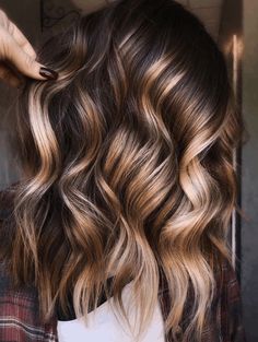 brown balayage Med Length Light Brown Hair With Highlights, Moneypiece Balayage, Brown Balayage Hair, Red Balayage Hair, Balayage Hair Color Ideas, Winter Hair Colors, Rambut Brunette, Balayage Hair Color, Fabulous Style