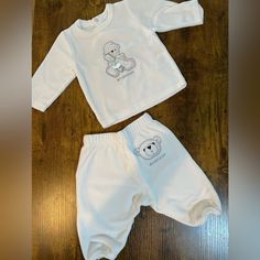 Givenchy Unisex Logo Jogger Set Teddybear Logo Size 3 Months White & Grey Worn Once Perfect Condition Baby Unisex, Month Colors, Jogger Set, Unisex Baby, 3 Months, Matching Sets, Gray White, Givenchy, Two Piece