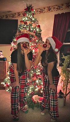 Cute Matching Christmas Pajamas for Family Christmas Pictures Friends, Christmas Instagram Pictures, Besties Christmas, Bff Christmas, Amazon Christmas Gifts, Pyjamas Party, Christmas Poses, Photos Bff, Xmas Photos