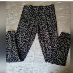 Plus Size - Get Cozy With These Cute And Super Soft Brushed Leggings Featuring Animal Print With A Smooth Comfortable Fit. Dress Up With A Pair Of Sexy Heels For A Classy Going Out Look Or Throw On With An Over Sized Off The Shoulder Top For A Casual Look. Material: 92% Polyester, 8% Spandex New With Tags Waist 14.5", Stretches Up To 21" Inseam 29" Very Soft (Reminds You Of The Og Lularoe) Listing Under 2x, But These Should Fit 1x To 2x And Even Some 3x Mobwife Snow Leopard Print, Leopard Print Leggings, Over Sized, Print Leggings, Snow Leopard, Fit Dress, Off The Shoulder Top, Getting Cozy, Casual Looks