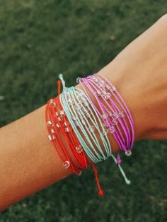 - waterproof 💦 - available in a wide variety of colors 🎨 - fits any wrist size 📏 - FREE SHIPPING 📦 - durable Wax String Bracelets, Bracelet Business, Diy Friendship Bracelets Tutorial, String Bracelets, Friendship Bracelets Tutorial, Pura Vida Bracelets, Clear Beads, Friendship Bracelets Diy, String Bracelet